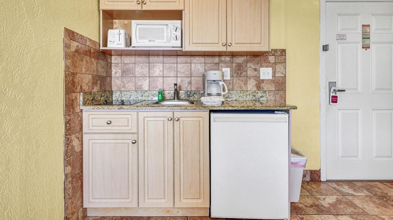 Page Terrace Beachfront Hotel St. Pete Beach Ngoại thất bức ảnh