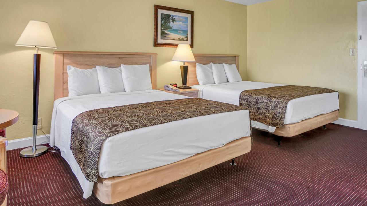 Page Terrace Beachfront Hotel St. Pete Beach Ngoại thất bức ảnh