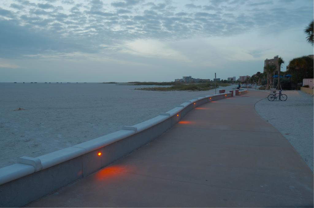Page Terrace Beachfront Hotel St. Pete Beach Ngoại thất bức ảnh