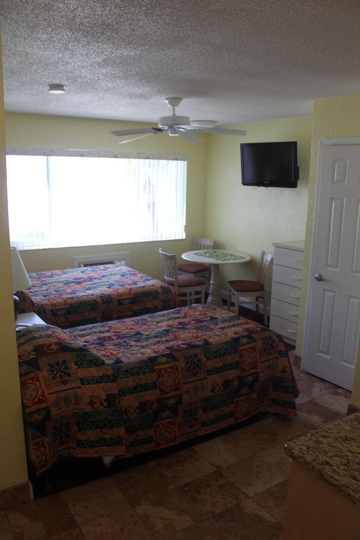 Page Terrace Beachfront Hotel St. Pete Beach Ngoại thất bức ảnh